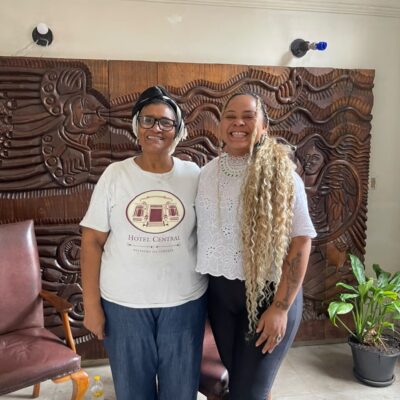Rosa Maria e Tayná Passos, apresentadora